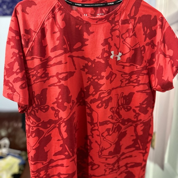 Red Under Armour Fitted T-Shirt - Picture 2 of 4